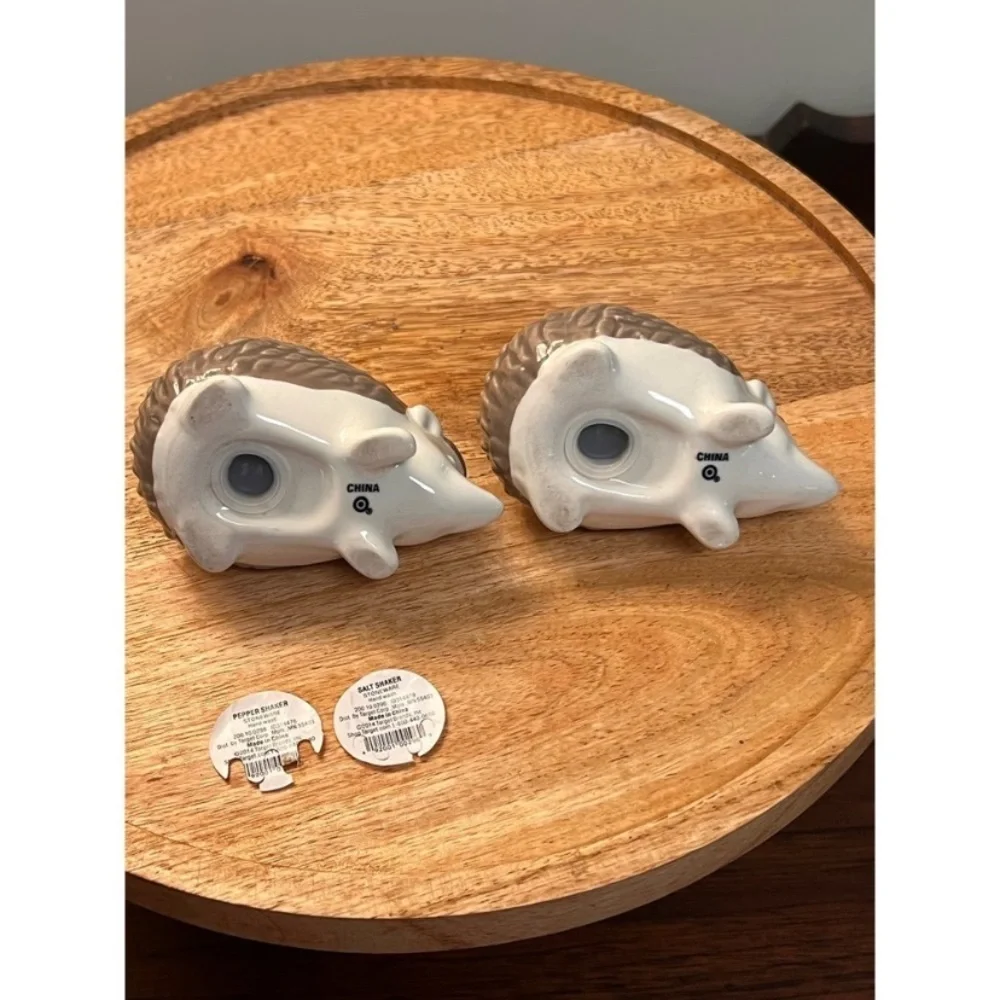 Hedgehog Stoneware Salt and Pepper shakers - Picture 3 of 5